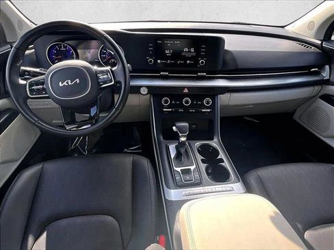 Used 2023 Kia Carnival LX FWD image 16