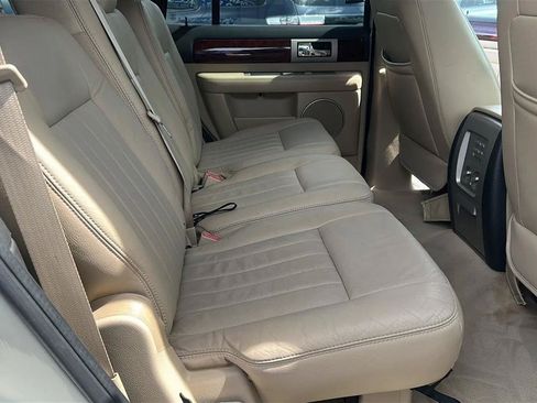 Used 2005 Lincoln Navigator Luxury AWD/4WD image 32