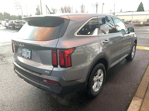 Used 2023 Kia Sorento LX image 11