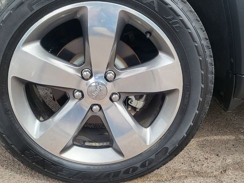 Used 2014 Jeep Grand Cherokee Limited image 16