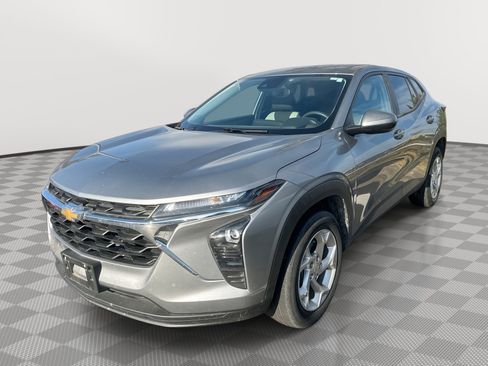 Used 2024 Chevrolet Trax LS w/ LS Convenience Package FWD image 1