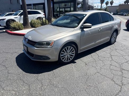 Used 2013 Volkswagen Jetta SEL FWD image 3