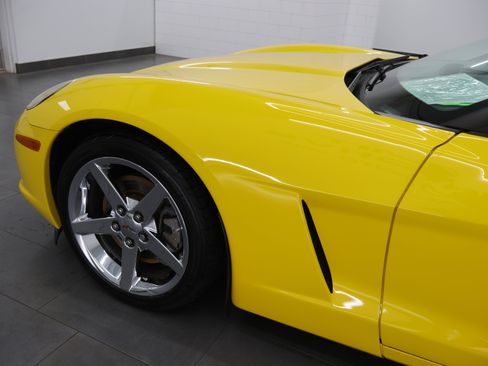 Used 2007 Chevrolet Corvette Coupe w/ Preferred Equipment Group RWD image 28