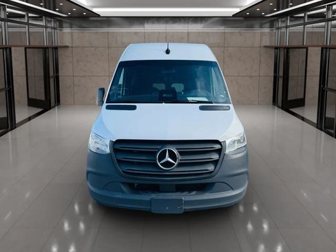 Used 2025 Mercedes-Benz Sprinter 2500 image 8