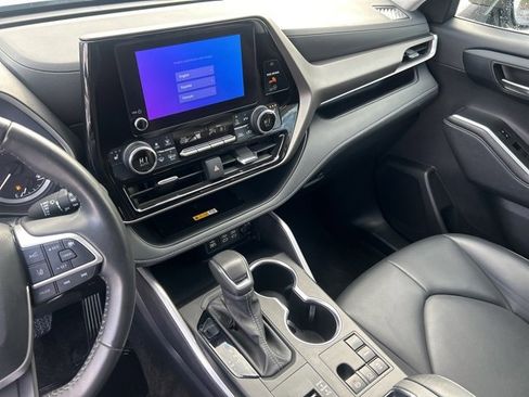 Used 2024 Toyota Highlander XLE image 34