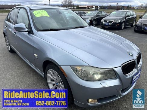 Used 2011 BMW 328i xDrive Sedan AWD/4WD image 3