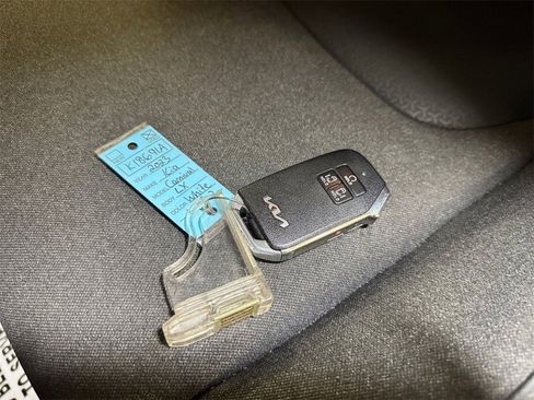 Used 2023 Kia Carnival LX image 32