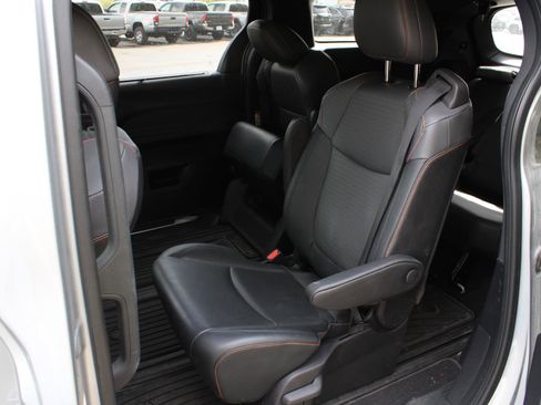 Used 2022 Toyota Sienna XSE w/ XSE Plus Package AWD/4WD image 18