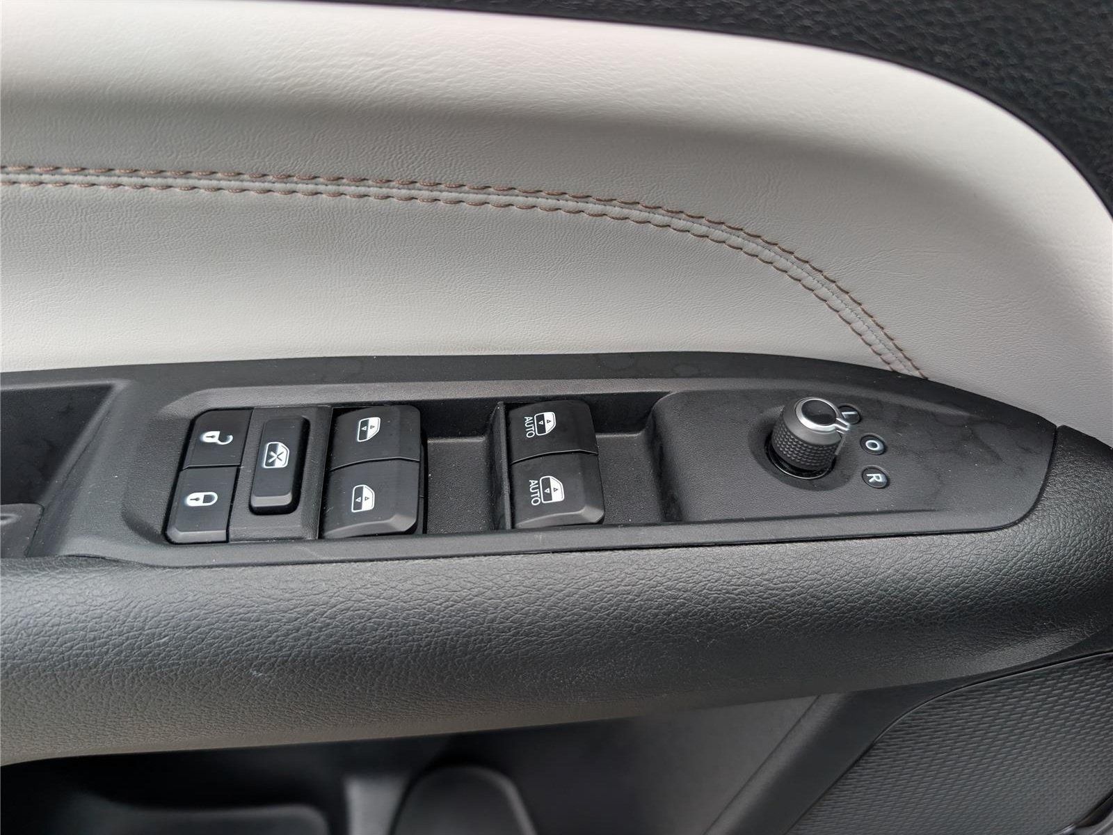 Used 2023 Jeep Compass Limited AWD/4WD image 19