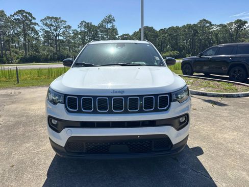Used 2024 Jeep Compass Latitude AWD/4WD image 8