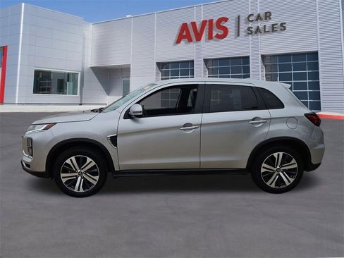 Used 2025 Mitsubishi Outlander Sport SE image 2