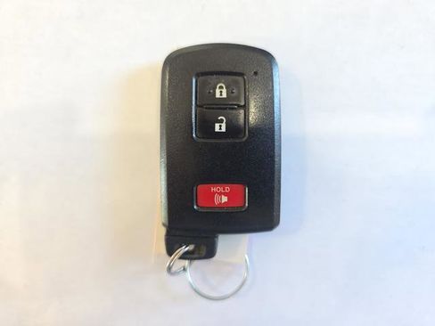 Used 2018 Toyota Tacoma TRD Sport w/ TRD Premium Sport Package AWD/4WD image 31