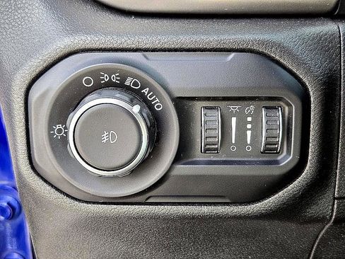 Used 2019 Jeep Wrangler Sport image 27