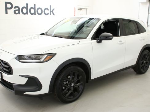 Used 2023 Honda HR-V Sport image 3