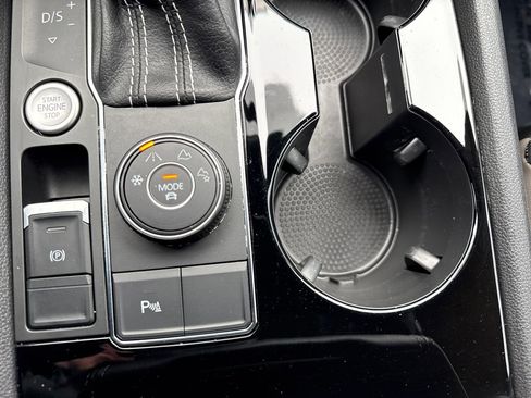 Used 2021 Volkswagen Atlas Cross Sport SEL image 22