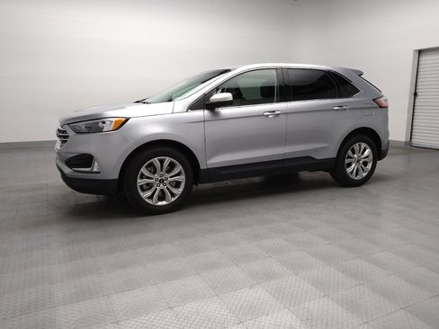 Used 2024 Ford Edge Titanium image 2