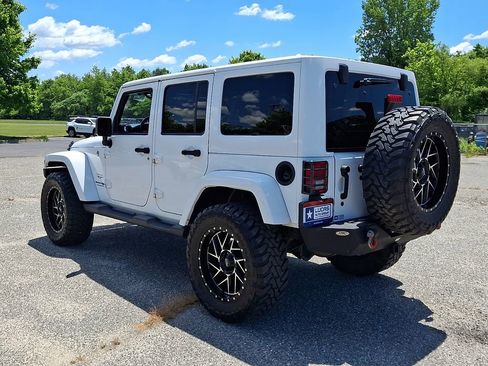 Used 2018 Jeep Wrangler Unlimited Sahara w/ Connectivity Group AWD/4WD image 8