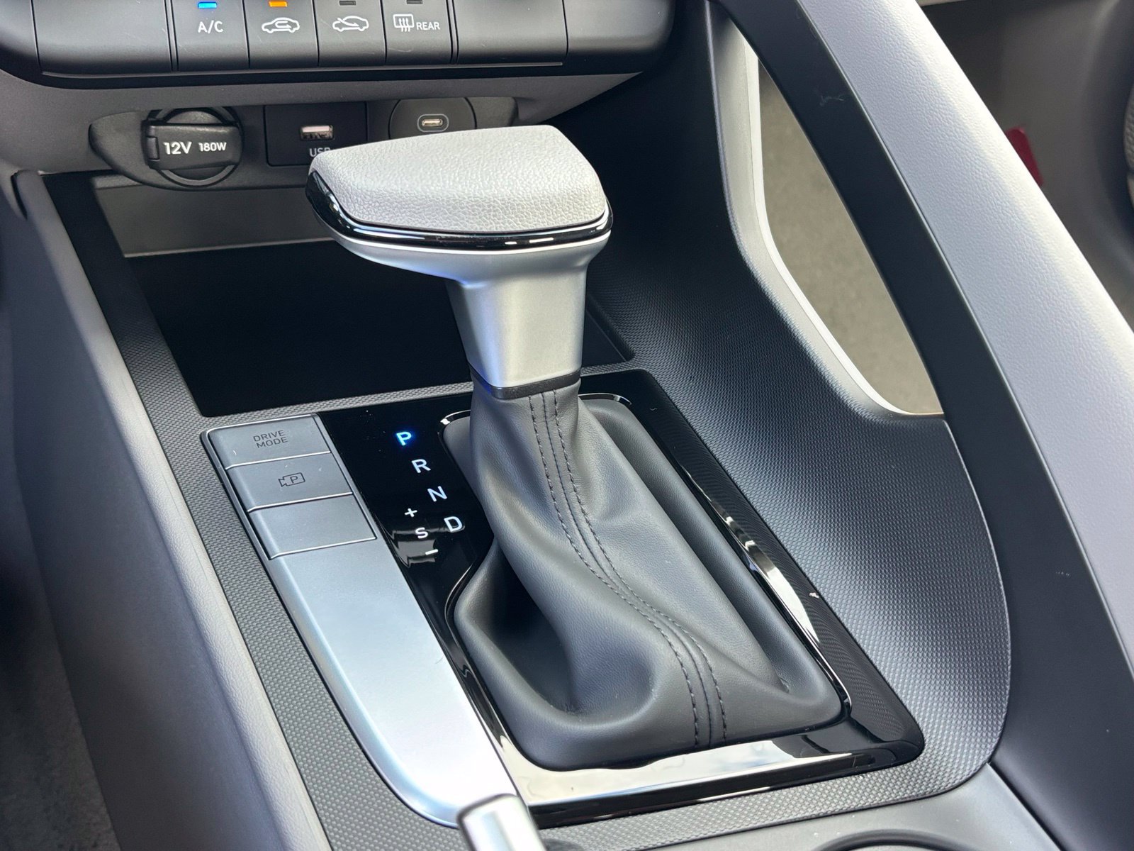 New 2026 Hyundai Elantra SE FWD image 24