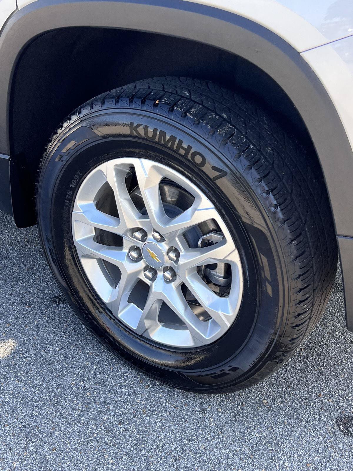 Used 2020 Chevrolet Traverse LT FWD image 40