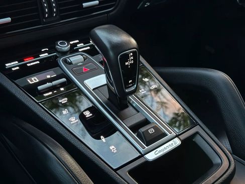 Used 2020 Porsche Cayenne S w/ Premium Package image 37