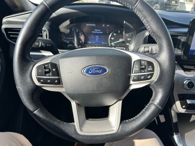 Used 2021 Ford Explorer XLT w/ Equipment Group 202A AWD/4WD image 24