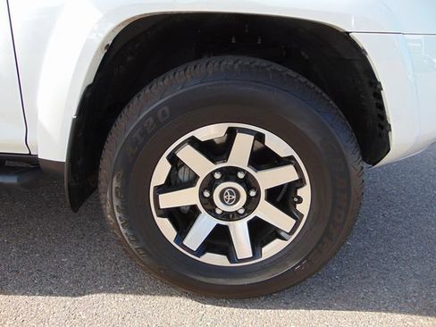 Used 2024 Toyota 4Runner TRD Off-Road Premium AWD/4WD image 27