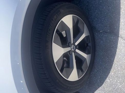 Certified 2023 Volvo XC40 B5 Plus w/ Driver Assist Package AWD/4WD image 23