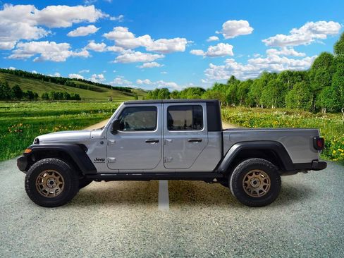 Used 2020 Jeep Gladiator Sport w/ Quick Order Package 24S AWD/4WD image 3