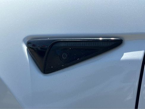 Used 2021 Tesla Model Y Long Range AWD/4WD image 38