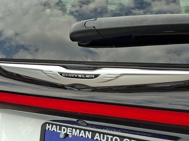 Used 2023 Chrysler Pacifica Touring-L FWD image 28