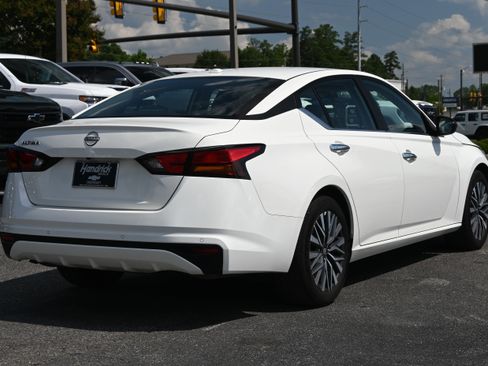 Used 2025 Nissan Altima 2.5 SV FWD image 12
