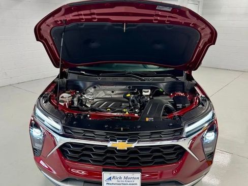 Used 2025 Chevrolet Trax LT w/ LT Convenience Package image 26