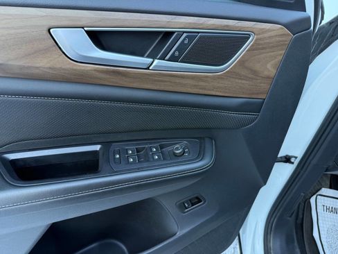 Used 2024 Volkswagen Atlas SE image 18