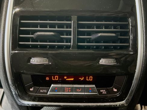 Used 2022 BMW X7 xDrive40i w/ Premium Package image 19