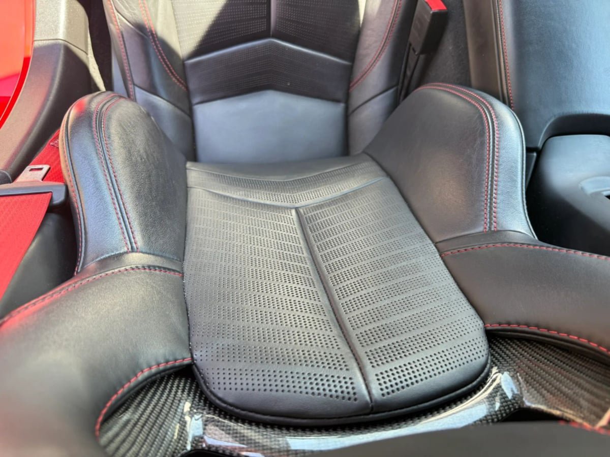 Used 2021 Chevrolet Corvette Stingray Premium Cpe w/ Z51 Performance Package RWD image 32