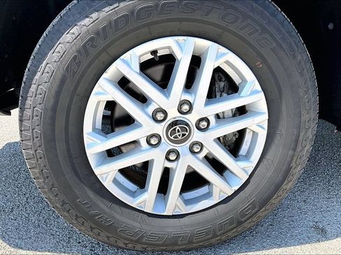 Used 2023 Toyota Tundra SR5 w/ SR5 Convenience Package AWD/4WD image 9