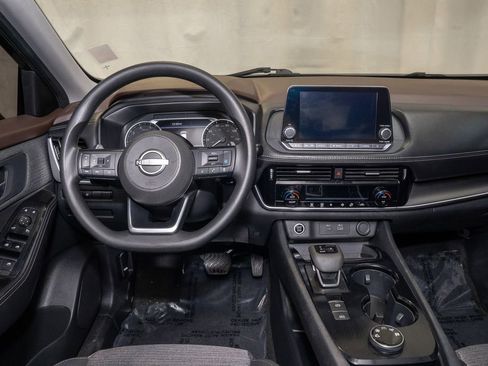 Used 2022 Nissan Rogue SV image 6