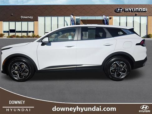 Used 2025 Kia Sportage LX FWD image 2