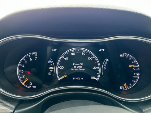 Used 2019 Jeep Grand Cherokee Altitude AWD/4WD image 11
