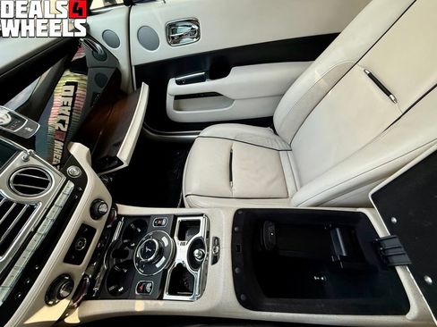 Used 2015 Rolls-Royce Wraith RWD image 27