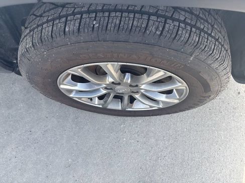 Used 2019 Jeep Cherokee Latitude Plus w/ Cold Weather Group AWD/4WD image 7