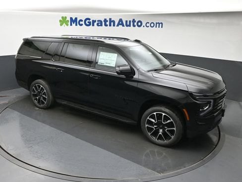 New 2026 Chevrolet Suburban RST image 3
