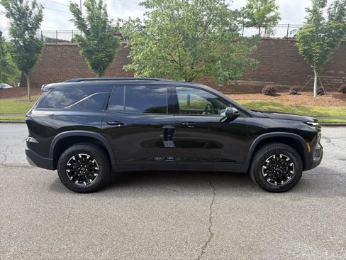 Used 2025 Chevrolet Traverse Z71 w/ Driver Confidence Package AWD/4WD image 4