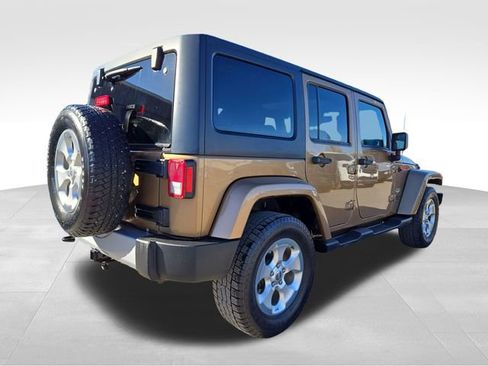 Used 2015 Jeep Wrangler Unlimited Sahara w/ Connectivity Group AWD/4WD image 11