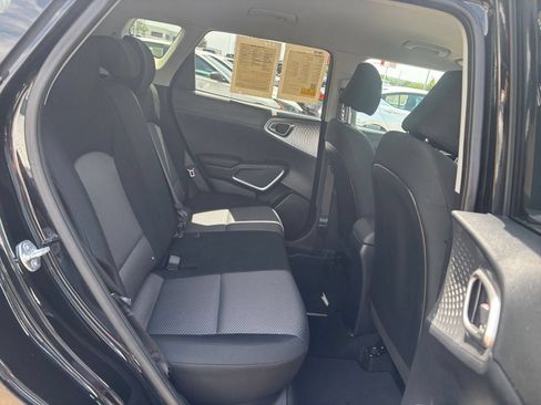Used 2025 Kia Soul LX w/ LX Technology Package FWD image 23