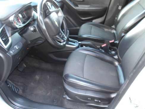 Used 2018 Chevrolet Trax LT w/ LT Convenience Package image 6