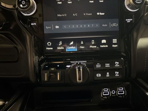 Used 2023 RAM 3500 Limited image 19