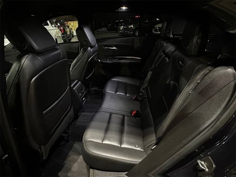 Used 2022 Cadillac XT4 Luxury w/ Cold Weather Package image 19