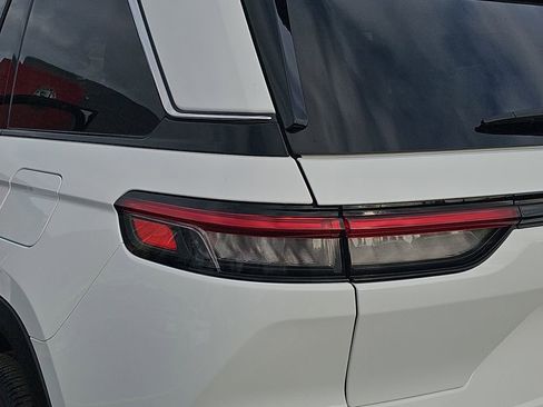 Used 2023 Jeep Grand Cherokee Limited image 35