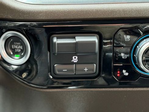 Used 2025 GMC Sierra 1500 SLT w/ SLT Premium Package AWD/4WD image 16